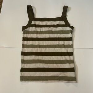 Small gap tank top